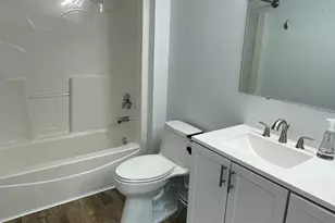 881 N Swift Rd, Addison, IL 60101 - Photo 9