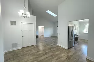 881 N Swift Rd, Addison, IL 60101 - Photo 3