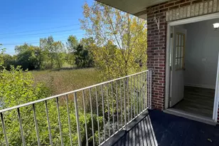 881 N Swift Rd, Addison, IL 60101 - Photo 17