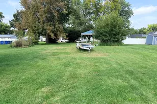 420 Richards St, Oglesby, IL 61348 - Photo 1