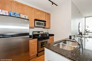 210 S Desplaines St, Chicago, IL 60661 - Photo 5