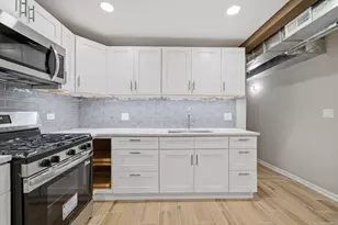 2443 W Arthington St, Chicago, IL 60612 - Photo 3