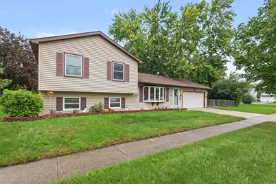 430 E Morse Avenue, Bartlett, IL 60103 - Photo 1