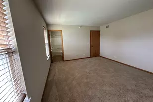 2477 Frost Dr, Aurora, IL 60503 - Photo 11