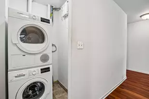 222 E Pearson St, Chicago, IL 60611 - Photo 15