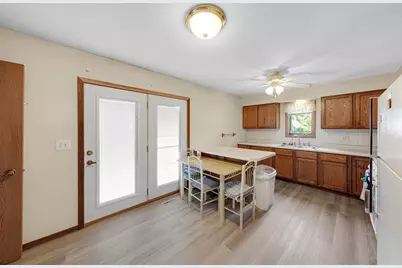 8910 Memory Trail, Wonder Lake, IL 60097 - Photo 7