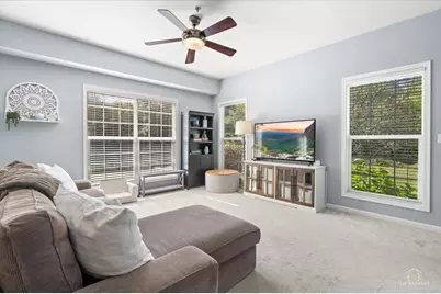 2010 Ivy Ridge Drive, Hoffman Estates, IL 60192 - Photo 9