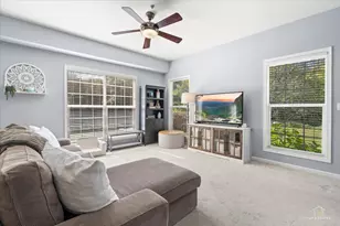 2010 Ivy Ridge Dr, Hoffman Estates, IL 60192 - Photo 9