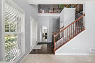 2010 Ivy Ridge Dr, Hoffman Estates, IL 60192 - Photo 7
