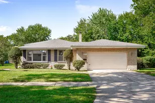 1038 S Sunset Ave, Elmhurst, IL 60126 - Photo 1