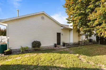 280 S Plum Street, Bement, IL 61813 - Photo 5