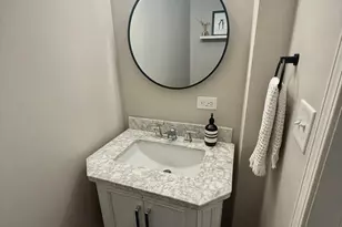1635 W Beach Ave, Chicago, IL 60622 - Photo 15