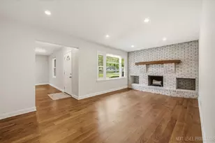 2010 Paddock Ln, Wheaton, IL 60187 - Photo 11