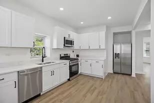 7000 S Eberhart Ave, Chicago, IL 60637 - Photo 11