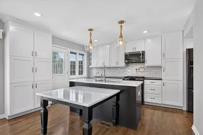2725 E Bel Aire Drive, Arlington Heights, IL 60004 - Photo 7