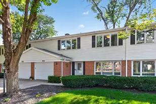 2725 E Bel Aire Dr, Arlington Heights, IL 60004 - Photo 1