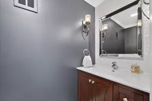 2725 E Bel Aire Dr, Arlington Heights, IL 60004 - Photo 13