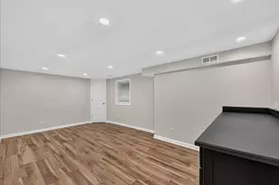 2725 E Bel Aire Dr, Arlington Heights, IL 60004 - Photo 25
