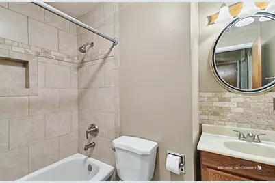 16 W Jeffery Avenue, Wheeling, IL 60090 - Photo 7