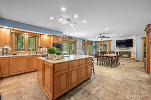 2917 Pleasant Dr, McHenry, IL 60051 - Photo 9