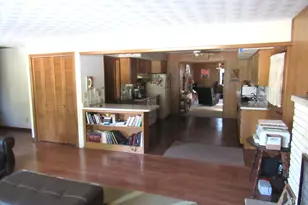 74 Hillcrest Dr, Clifton, IL 61727 - Photo 3