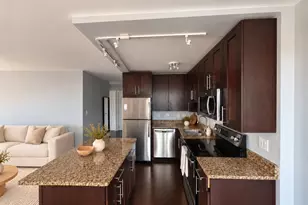 2930 N Sheridan Rd, Chicago, IL 60657 - Photo 5