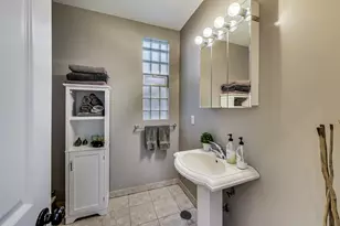 2052 N Whipple St, Chicago, IL 60647 - Photo 17
