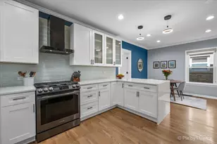 5824 N Fairfield Ave, Chicago, IL 60659 - Photo 7