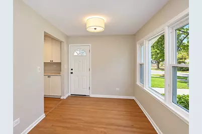 255 E Parkside Avenue, Lombard, IL 60148 - Photo 9