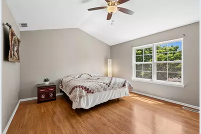 139 N Crooked Lake Lane, Lindenhurst, IL 60046 - Photo 11
