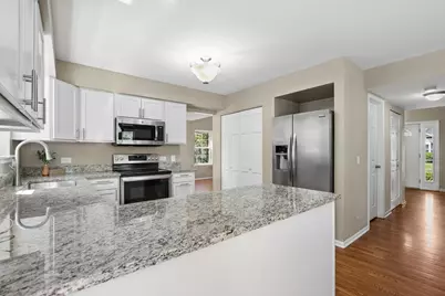 139 N Crooked Lake Lane, Lindenhurst, IL 60046 - Photo 3