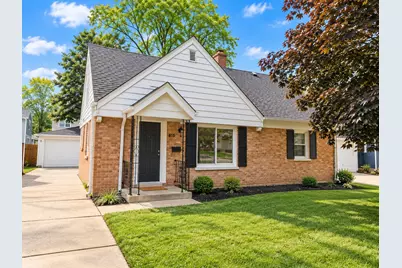815 N Kennicott Avenue, Arlington Heights, IL 60004 - Photo 1