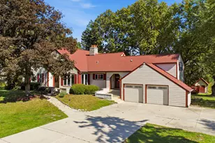 10S515 Glenn Dr, Burr Ridge, IL 60527 - Photo 1