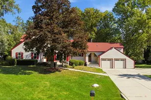 10S515 Glenn Dr, Burr Ridge, IL 60527 - Photo 3