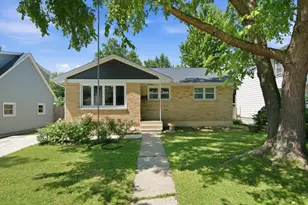 340 Dalton Ave, Mundelein, IL 60060 - Photo 1