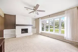 1419 N Madlock Ct, Elgin, IL 60123 - Photo 7