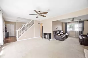 1419 N Madlock Ct, Elgin, IL 60123 - Photo 9