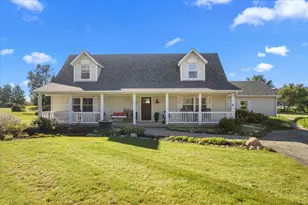 9N424 Tamara Dr, Elgin, IL 60124 - Photo 1