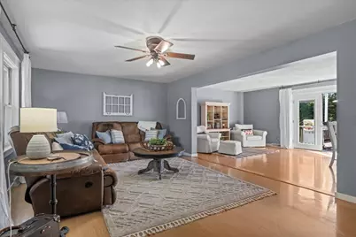 9N424 Tamara Drive, Elgin, IL 60124 - Photo 5