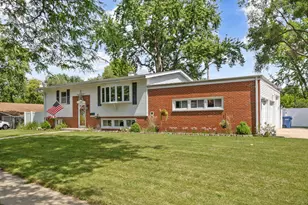 1120 S 12th Ave, Saint Charles, IL 60174 - Photo 3