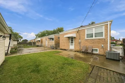 7716 Linder Avenue, Burbank, IL 60459 - Photo 3