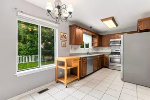 6411 Parksleg Ct, Lisle, IL 60532 - Photo 9