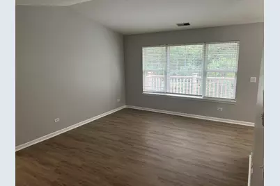 1287 N Red Oak Circle #4, Round Lake Beach, IL 60073 - Photo 3