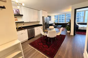 4250 N Marine Dr, Chicago, IL 60613 - Photo 3