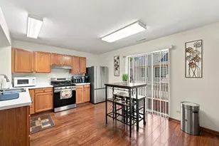 280 W Treehouse Ln, Round Lake, IL 60073 - Photo 5