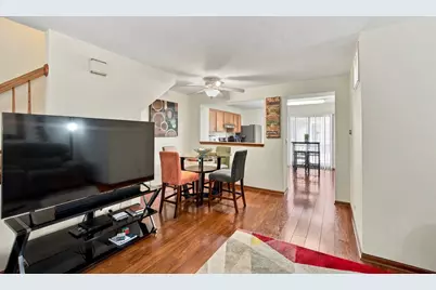 280 W Treehouse Lane, Round Lake, IL 60073 - Photo 3