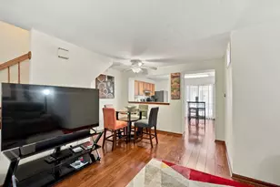 280 W Treehouse Ln, Round Lake, IL 60073 - Photo 3