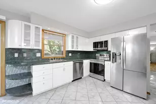 10 Mayflower Rd, Vernon Hills, IL 60061 - Photo 19
