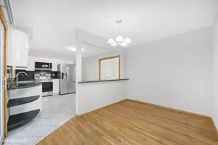 10 Mayflower Rd, Vernon Hills, IL 60061 - Photo 17