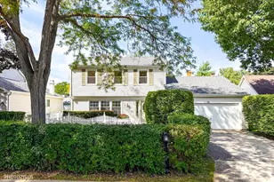 10 Mayflower Rd, Vernon Hills, IL 60061 - Photo 1